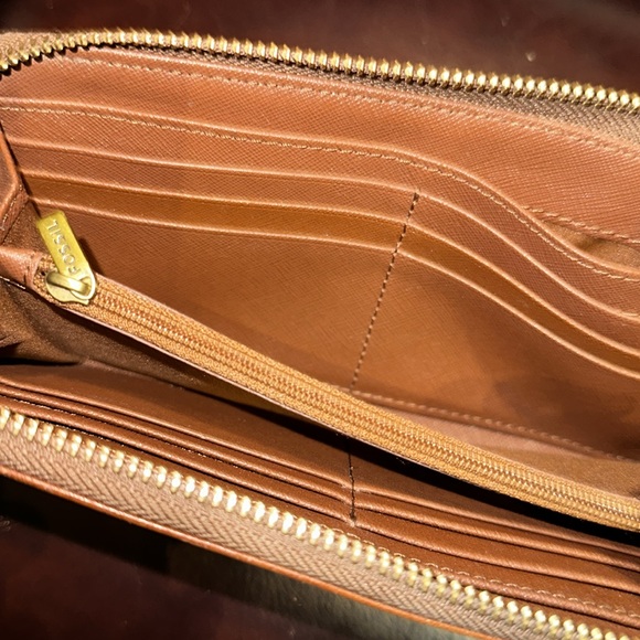 Fossil Leather Logan Zip Around Clutch - Picture 14 of 16